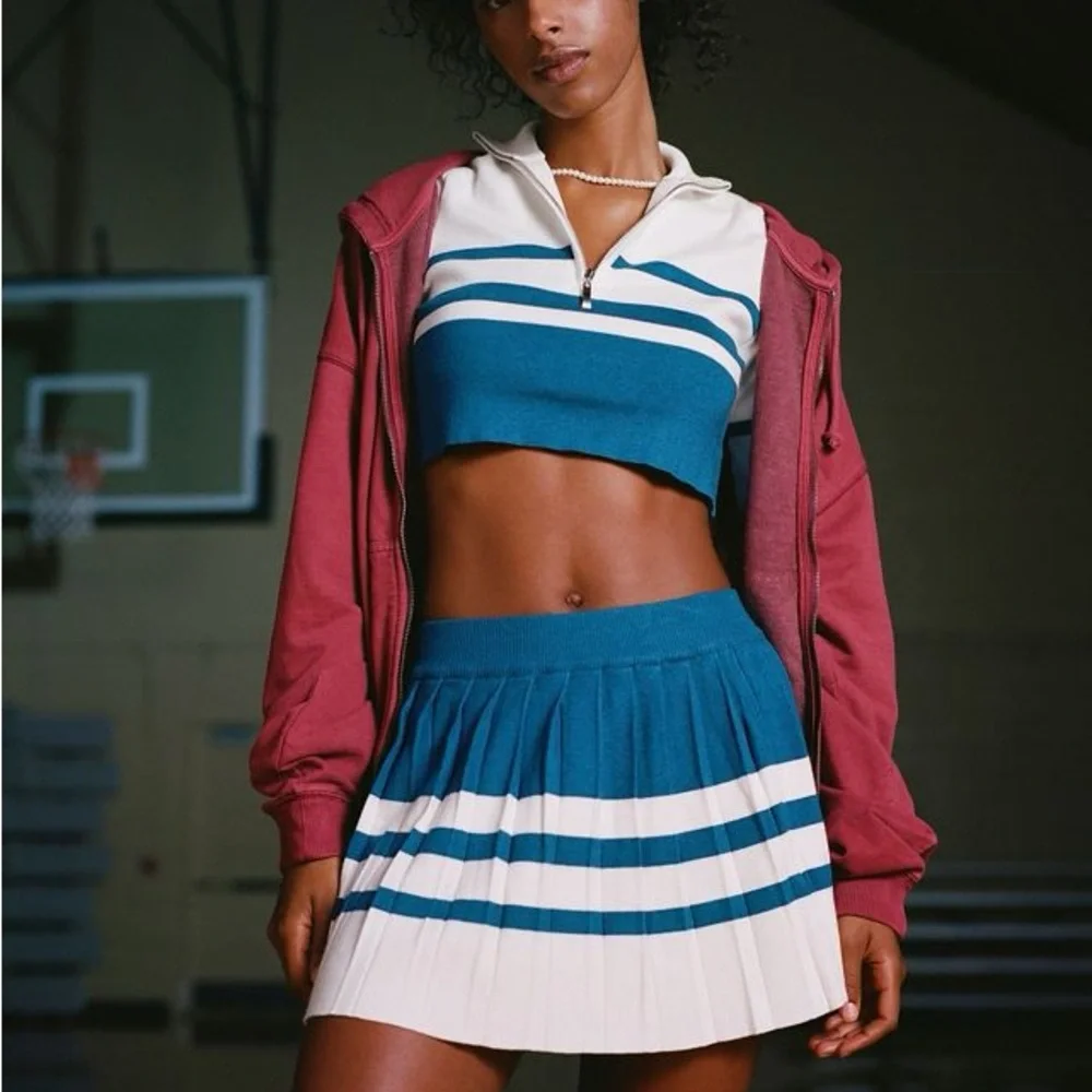 Sexy preppy tennis 🎾 look. Blue and White Pleated Mini Skirt & quarter zip crop